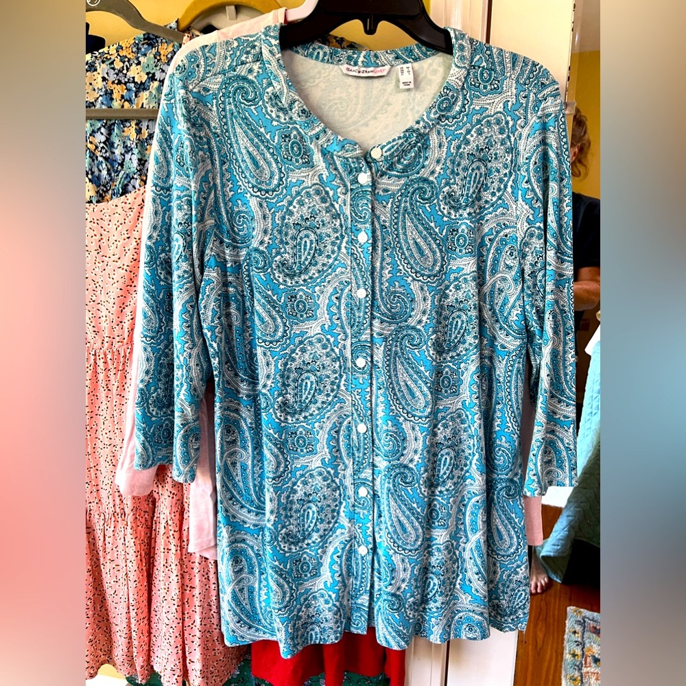Isaac Mizrahi live size M top button 3/4 sleeves